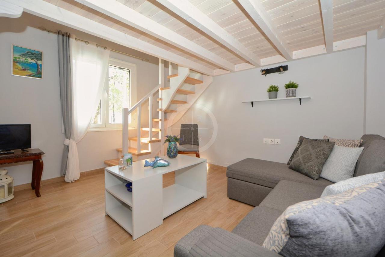 Ava Apartment